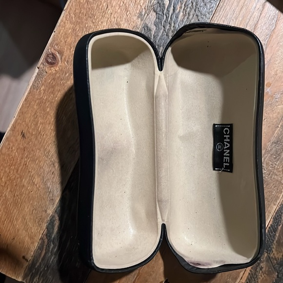 CHANEL hardshell sunglass case - Picture 5 of 8